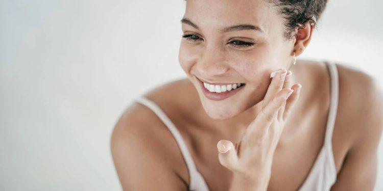 What Is a “Retinol Sandwich”—and Should You Try It?